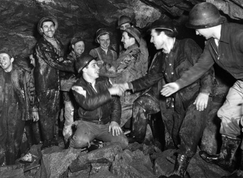 Tunnel crew meeting